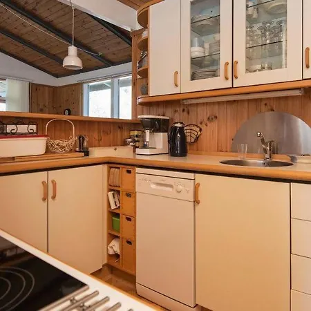 Sleeps 6 Wifi Holiday home Tranehuse