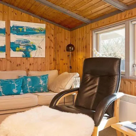 Sleeps 6 Wifi Holiday home Tranehuse